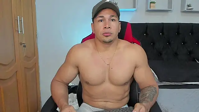 Snapshot of tyler_hank01 chatting on 27, 11, 2025 tyler hank01 online show from 27, 11, 2025