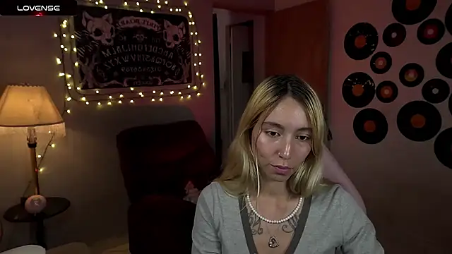 Saucy Jenn online show from 16, 3, 2025