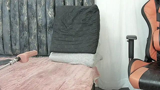 Valentinne z online show from 4, 1, 2025