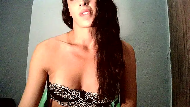 AlexiaDuucan online show from 1, 2, 2025