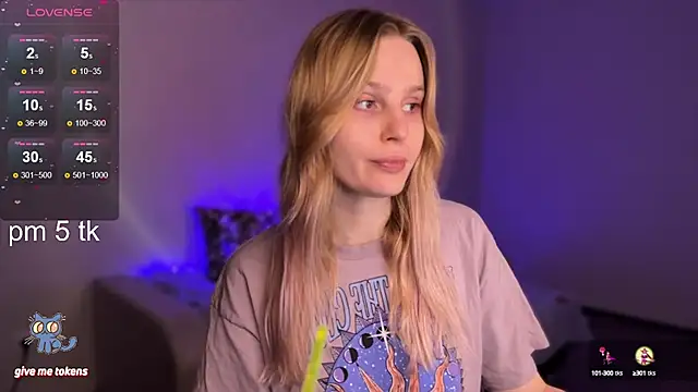 Chanel Gill online show from 6, 2, 2025