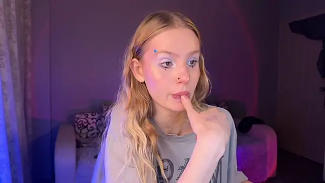 Chanel Gill online show from 10, 9, 2025