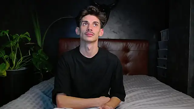 Snapshot of DanielCrush1 chatting on 8, 10, 2025 DanielCrush1 online show from 8, 10, 2025