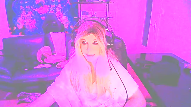 Snapshot of LatruieSow chatting on 27, 12, 2024 LatruieSow online show from 27, 12, 2024