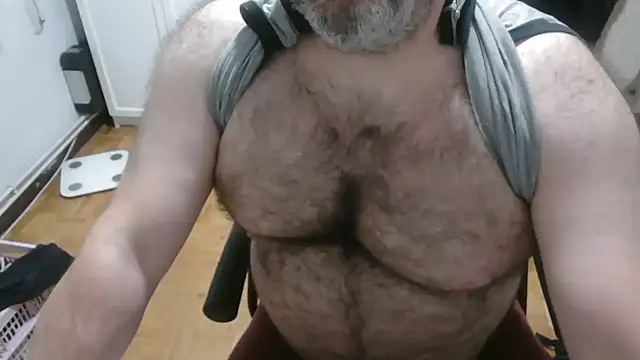 Snapshot of mikeyhotbear chatting on 26, 5, 2026 mikeyhotbear online show from 26, 5, 2026