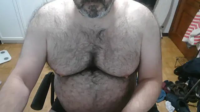 Snapshot of mikeyhotbear chatting on 3, 6, 2026 mikeyhotbear online show from 3, 6, 2026