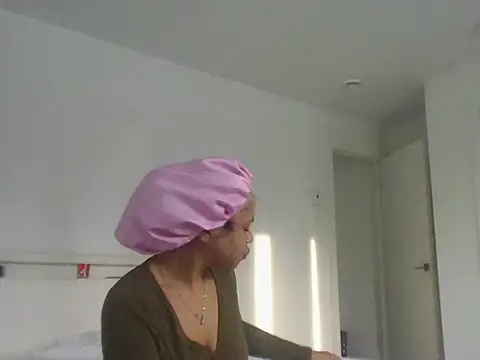 Snapshot of RuggyRackz chatting on 6, 12, 2024 RuggyRackz online show from 6, 12, 2024