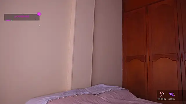 Snapshot of GabriSaenz chatting on 19, 10, 2025 GabriSaenz online show from 19, 10, 2025