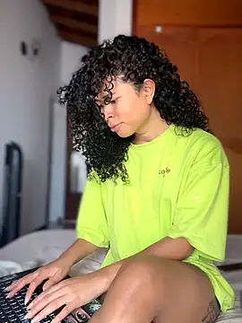 Snapshot of GabriSaenz chatting on 20, 10, 2025 GabriSaenz online show from 20, 10, 2025