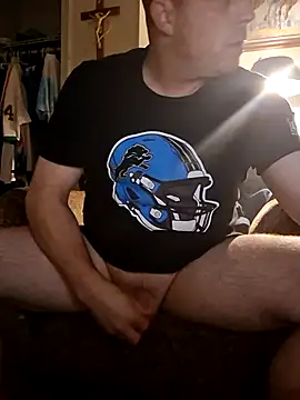 Snapshot of curiouscock38 chatting on 16, 11, 2025 curiouscock38 online show from 16, 11, 2025