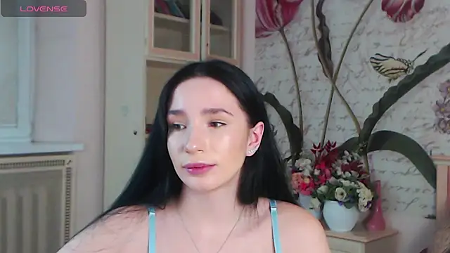 Snapshot of AliciaBow chatting on 2, 2, 2025 AliciaBow online show from 2, 2, 2025