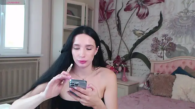 Snapshot of AliciaBow chatting on 8, 9, 2025 AliciaBow online show from 8, 9, 2025