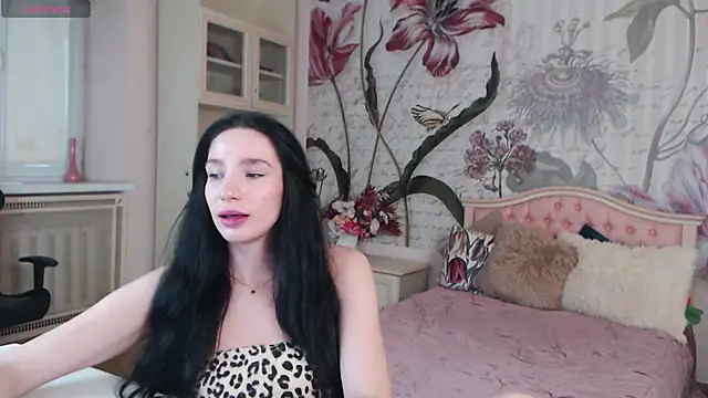 Snapshot of AliciaBow chatting on 11, 10, 2025 AliciaBow online show from 11, 10, 2025