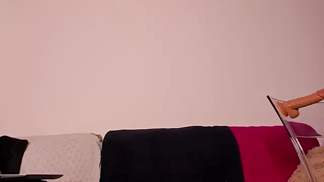 Snapshot of LexxiLow chatting on 4, 3, 2025 LexxiLow online show from 4, 3, 2025