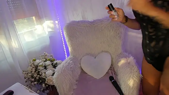 Snapshot of ElisaBaxter chatting on 6, 7, 2026 ElisaBaxter online show from 6, 7, 2026