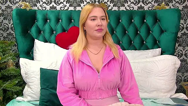 Snapshot of LunaHouston chatting on 14, 12, 2025 LunaHouston online show from 14, 12, 2025