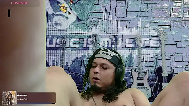 Snapshot of chino_roz chatting on 2, 1, 2025 chino roz online show from 2, 1, 2025