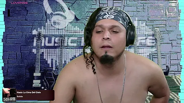 Snapshot of chino_roz chatting on 4, 1, 2025 chino roz online show from 4, 1, 2025