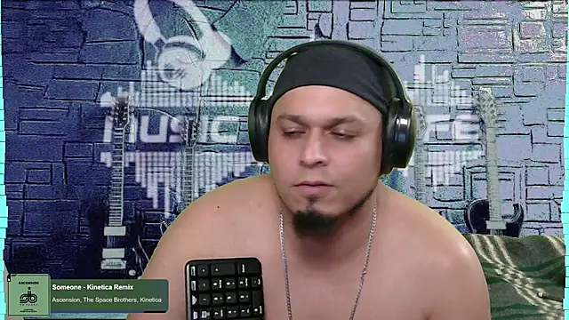 Snapshot of chino_roz chatting on 8, 1, 2025 chino roz online show from 8, 1, 2025