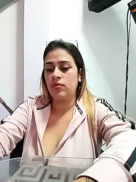 Snapshot of Latina_sexy1 chatting on 4, 2, 2025 Latina sexy1 online show from 4, 2, 2025