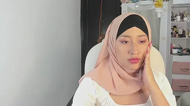 adila anich online show from 7, 1, 2025