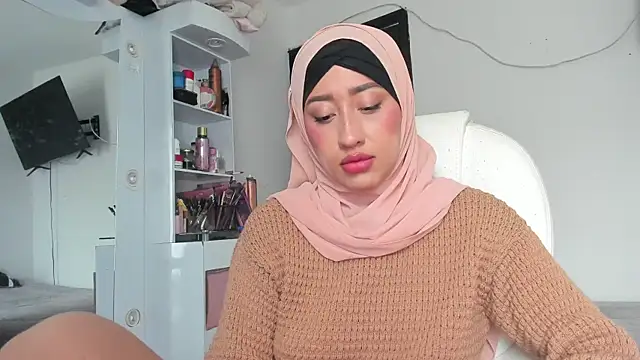 adila anich online show from 19, 9, 2025