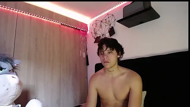 Santiago kiler online show from 2, 2, 2026