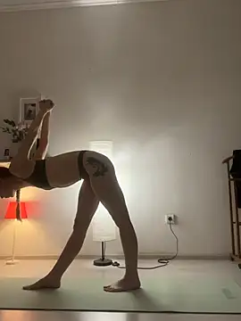 LeyaJohnson online show from 28, 1, 2025