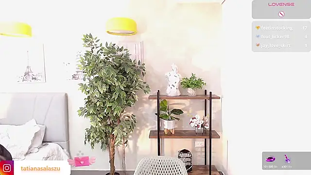 Sassy--Girl online show from 6, 1, 2025