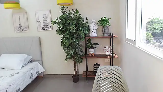 Sassy--Girl online show from 7, 1, 2025