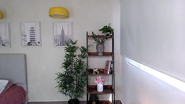 Sassy--Girl online show from 17, 2, 2025