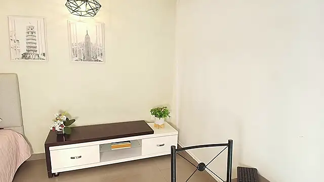 Sassy--Girl online show from 21, 11, 2025