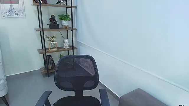 Sassy--Girl online show from 14, 4, 2026