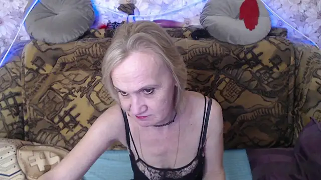 MissBekker online show from 8, 1, 2025