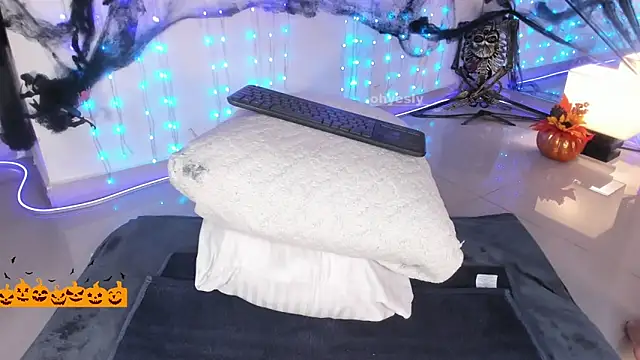 ohyesly  online show from 27, 10, 2025