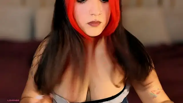 Daphne Moss online show from 2, 4, 2026