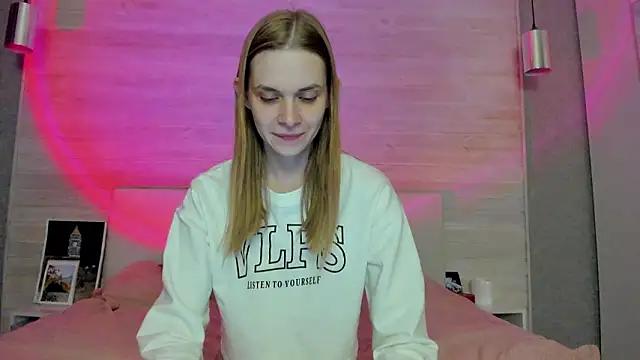 molly hunt  online show from 13, 3, 2026