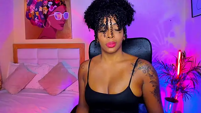 Snapshot of AitanaBrown_ chatting on 5, 4, 2026 AitanaBrown online show from 5, 4, 2026