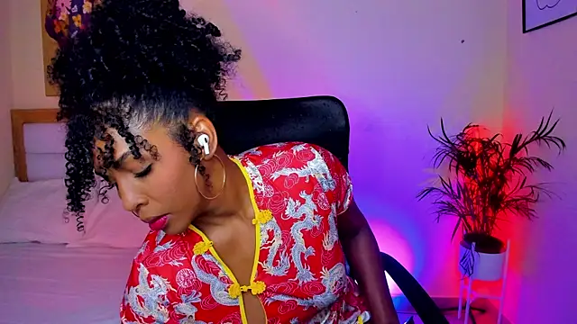 Snapshot of AitanaBrown_ chatting on 5, 5, 2026 AitanaBrown online show from 5, 5, 2026