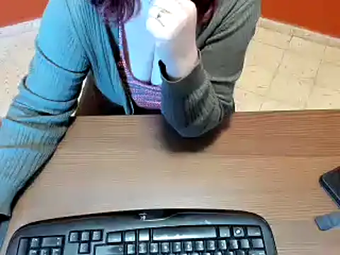 NikkiHolland online show from 6, 2, 2025