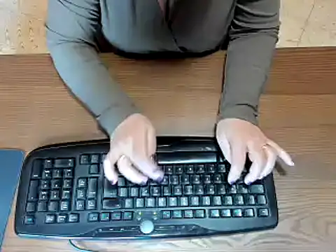 NikkiHolland online show from 4, 3, 2025