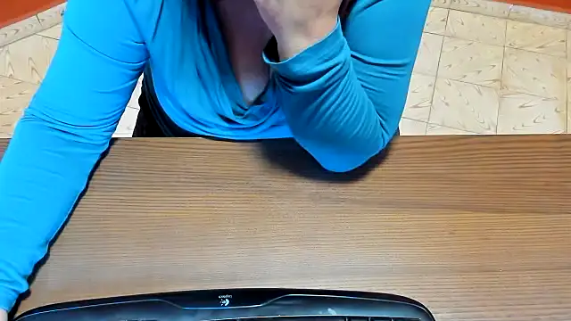 NikkiHolland online show from 30, 10, 2025