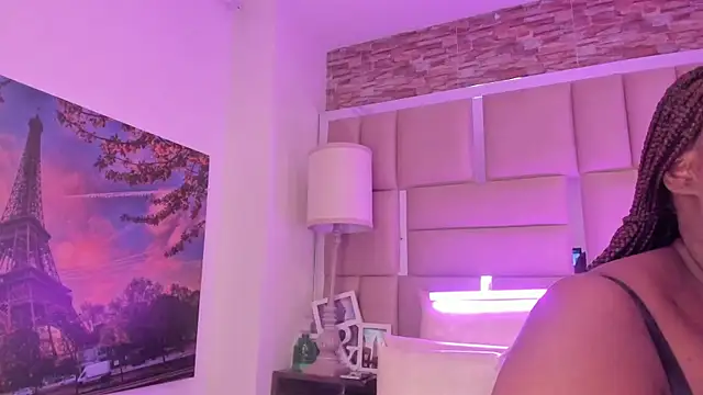 ShaniaBrownn online show from 16, 4, 2026