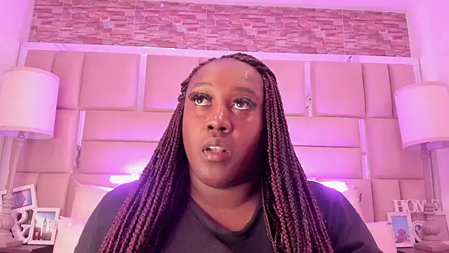 ShaniaBrownn online show from 11, 5, 2026