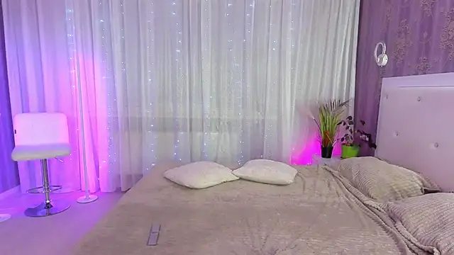 Snapshot of MirandaQueen chatting on 3, 3, 2025 MirandaQueen online show from 3, 3, 2025