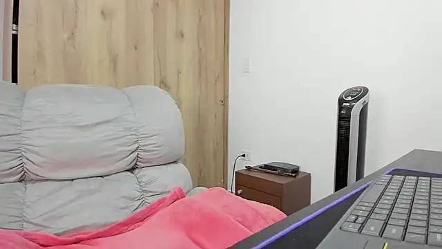 xspecialoomx online show from 23, 3, 2026