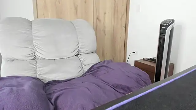 xspecialoomx online show from 13, 4, 2026