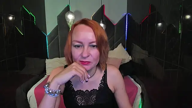 Snapshot of NikaGentle chatting on 3, 10, 2025 NikaGentle online show from 3, 10, 2025