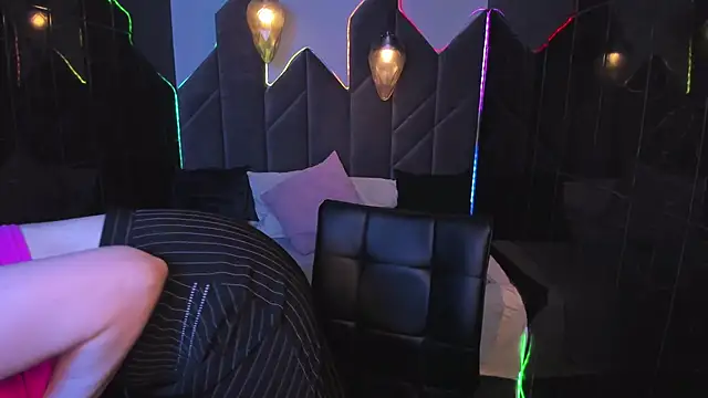 Snapshot of NikaGentle chatting on 7, 11, 2025 NikaGentle online show from 7, 11, 2025