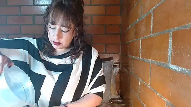 jenniferS  online show from 4, 1, 2025